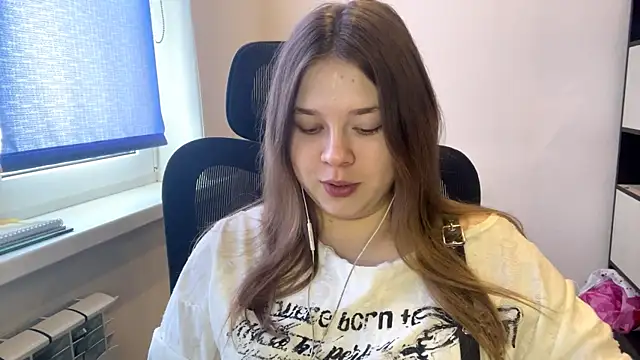 TomikoPfau online show from March 20, 2026, 8:15 am