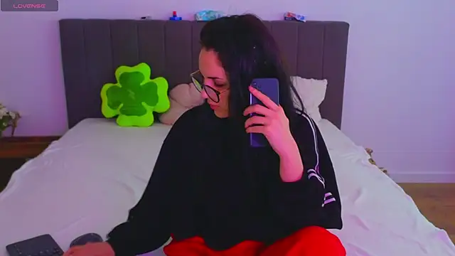 LauraDelightX online show from March 11, 2026, 6:40 am