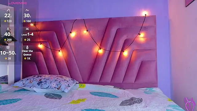 naughtyyindiann online show from April 18, 2026, 2:58 am