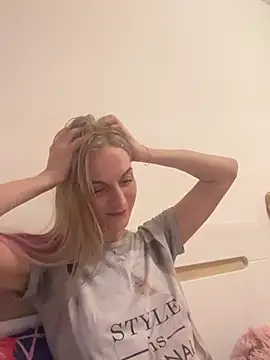 Snapshot of Faiiry_ chatting on February 19, 2026, 6:49 pm Faiiry online show from February 19, 2026, 6:49 pm