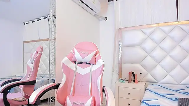 michelleblair1 online show from March 12, 2026, 1:37 pm