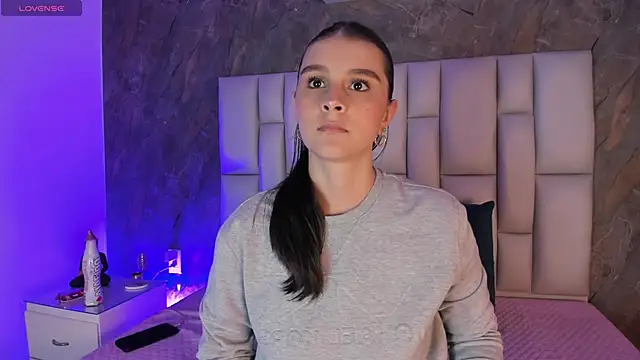 lya gomez online show from April 8, 2026, 2:46 am