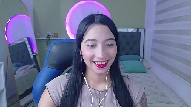 Snapshot of ivvoncute chatting on July 5, 2026, 1:43 am ivvoncute online show from July 5, 2026, 1:43 am