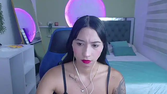 Snapshot of ivvoncute chatting on July 8, 2026, 1:19 am ivvoncute online show from July 8, 2026, 1:19 am