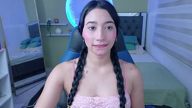 Snapshot of ivvoncute chatting on June 20, 2026, 1:32 am ivvoncute online show from June 20, 2026, 1:32 am