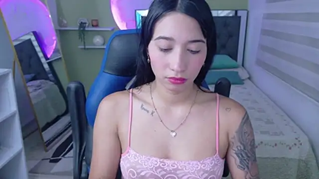 Snapshot of ivvoncute chatting on July 7, 2026, 2:25 am ivvoncute online show from July 7, 2026, 2:25 am