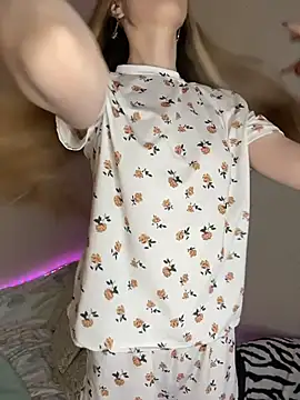 EvelynRavenwood online show from February 25, 2026, 3:23 pm