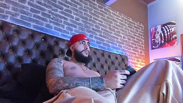 SantiagoHincapiie online show from March 8, 2026, 4:27 am