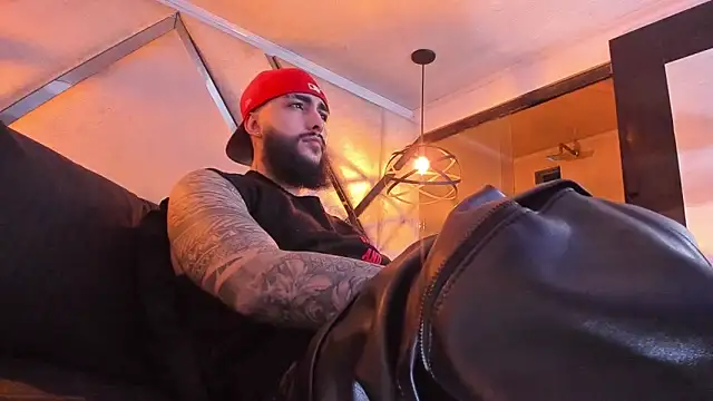 SantiagoHincapiie online show from March 7, 2026, 4:30 am