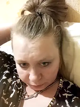 KiraStanton online show from April 9, 2026, 6:25 pm