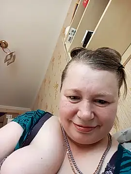 KiraStanton online show from April 6, 2026, 1:34 pm