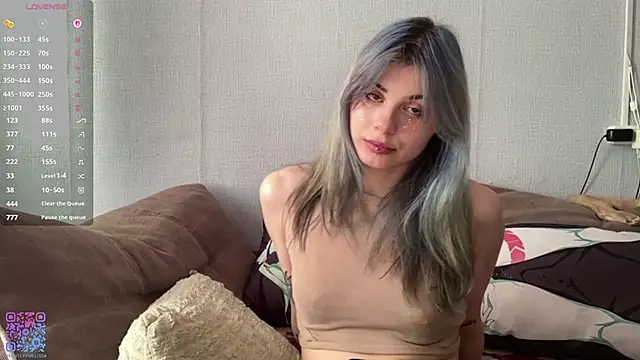 Snapshot of Emmibrilson chatting on May 24, 2026, 10:37 am Emmibrilson online show from May 24, 2026, 10:37 am