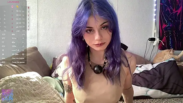 Snapshot of Emmibrilson chatting on June 12, 2026, 12:47 pm Emmibrilson online show from June 12, 2026, 12:47 pm