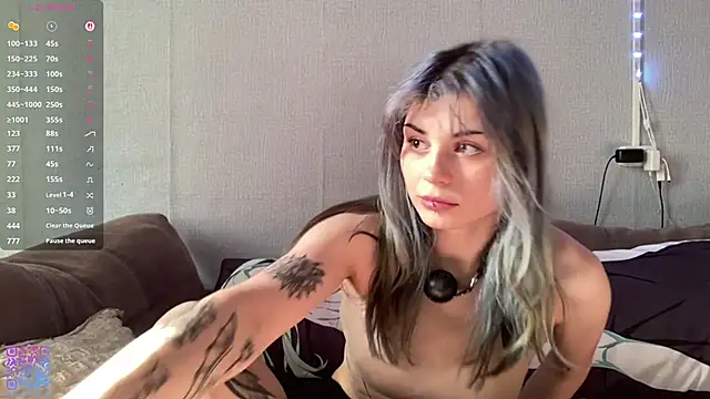 Snapshot of Emmibrilson chatting on May 27, 2026, 1:18 pm Emmibrilson online show from May 27, 2026, 1:18 pm