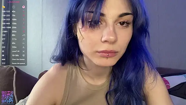 Snapshot of Emmibrilson chatting on June 3, 2026, 1:45 pm Emmibrilson online show from June 3, 2026, 1:45 pm