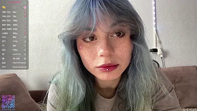 Snapshot of Emmibrilson chatting on May 3, 2026, 10:20 am Emmibrilson online show from May 3, 2026, 10:20 am