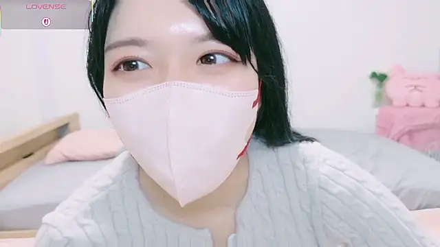 natsuka-chan online show from April 14, 2026, 11:04 am