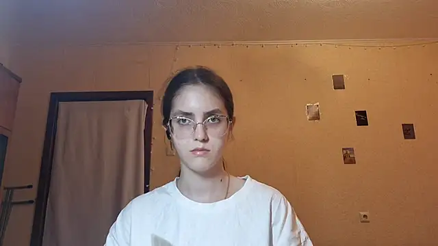 Snapshot of Katelemon chatting on July 1, 2026, 2:39 pm Katelemon online show from July 1, 2026, 2:39 pm