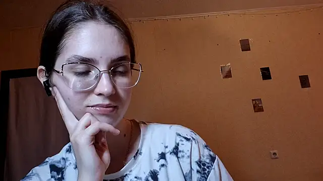 Snapshot of Katelemon chatting on May 25, 2026, 1:54 pm Katelemon online show from May 25, 2026, 1:54 pm
