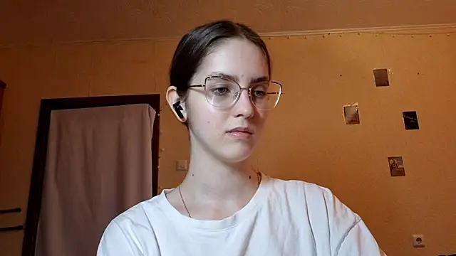 Snapshot of Katelemon chatting on May 24, 2026, 1:44 pm Katelemon online show from May 24, 2026, 1:44 pm