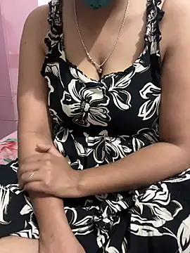 Snapshot of Queenlipx chatting on February 25, 2026, 4:07 pm Queenlipx online show from February 25, 2026, 4:07 pm