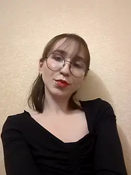 Snapshot of Ella17582 chatting on February 21, 2026, 9:28 pm Ella17582 online show from February 21, 2026, 9:28 pm