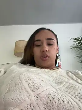 Snapshot of Eyssha chatting on February 24, 2026, 10:43 pm Eyssha online show from February 24, 2026, 10:43 pm