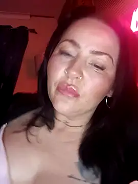 Kandi-kiss online show from April 3, 2026, 9:43 pm