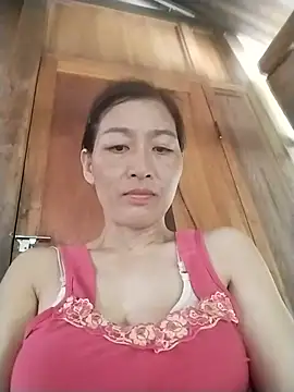Snapshot of lris-Beauty77 chatting on July 8, 2026, 9:10 am lris-Beauty77 online show from July 8, 2026, 9:10 am