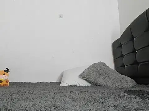 LatinaQueen23 online show from March 26, 2026, 1:20 pm