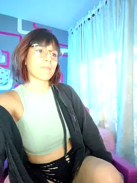 Snapshot of ElowenVirelle chatting on February 21, 2026, 5:09 am ElowenVirelle online show from February 21, 2026, 5:09 am