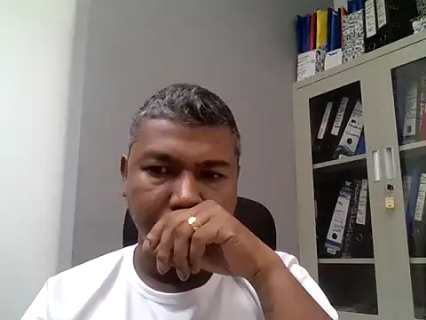 Snapshot of Brad0905 chatting on April 20, 2026, 6:16 am Brad0905 online show from April 20, 2026, 6:16 am