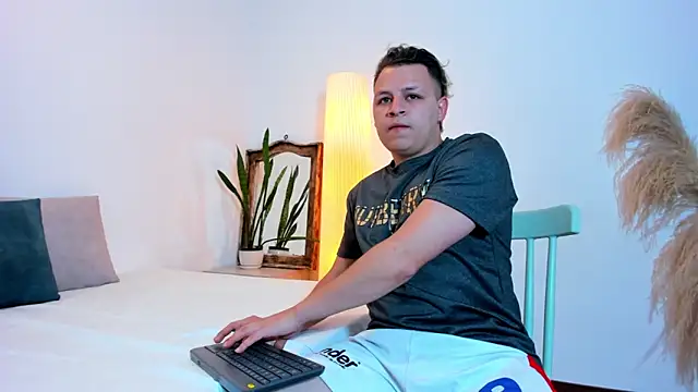 Snapshot of SamJoness_ chatting on February 28, 2026, 7:35 pm SamJoness online show from February 28, 2026, 7:35 pm