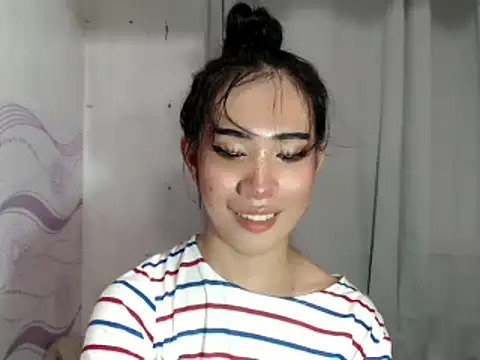 Snapshot of Royalty_marcela6969 chatting on May 20, 2026, 8:22 am Royalty marcela6969 online show from May 20, 2026, 8:22 am