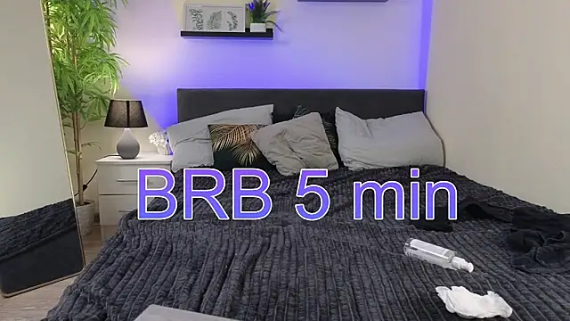 Kary Outly online show from April 16, 2026, 9:39 pm