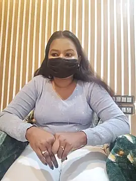 Cutie bae011 online show from February 25, 2026, 5:35 pm