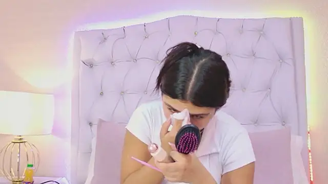 EmmaLeens online show from April 3, 2026, 12:00 pm