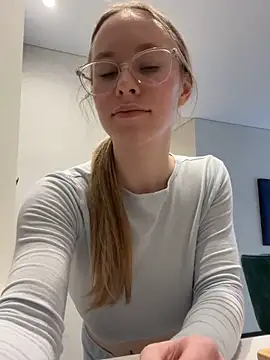 Snapshot of Vikkie_seXyGiiiirl_XoXo chatting on March 2, 2026, 12:23 pm Vikkie seXyGiiiirl XoXo online show from March 2, 2026, 12:23 pm