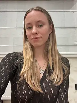 Vikkie seXyGiiiirl XoXo online show from March 15, 2026, 5:42 pm