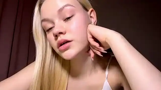 MiaCashe online show from March 4, 2026, 3:09 pm