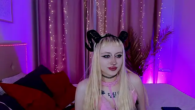 rraffaellka online show from March 3, 2026, 10:06 pm