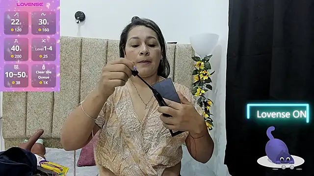 julieth-selene online show from March 6, 2026, 12:11 pm