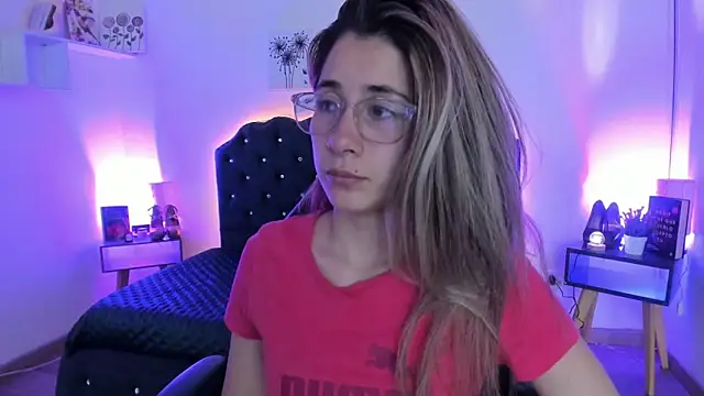 SaraRoadess online show from March 2, 2026, 7:43 pm