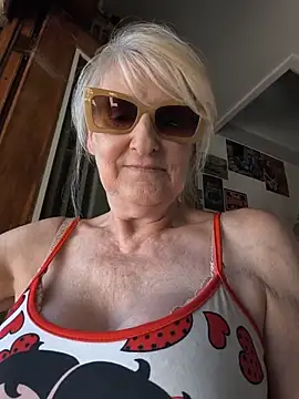 Snapshot of Heidiblueeyes chatting on June 16, 2026, 11:32 am Heidiblueeyes online show from June 16, 2026, 11:32 am