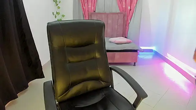 Snapshot of Mila_rouge06 chatting on March 18, 2026, 2:08 pm Mila rouge06 online show from March 18, 2026, 2:08 pm