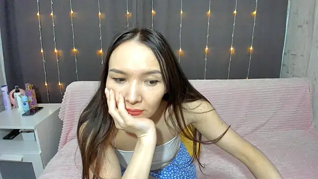 Alinna Cute online show from April 18, 2026, 9:37 pm