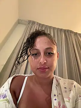 Snapshot of mayawesttt chatting on June 7, 2026, 9:42 pm mayawesttt online show from June 7, 2026, 9:42 pm