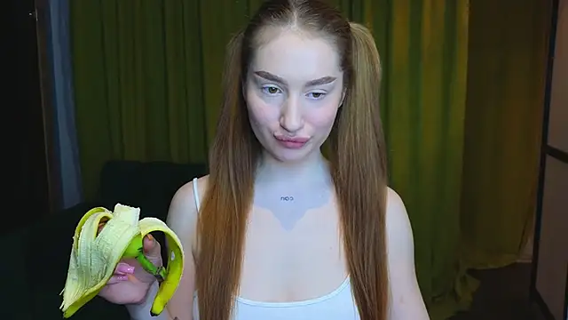 Snapshot of AlicaFoxis chatting on February 25, 2026, 6:52 pm AlicaFoxis online show from February 25, 2026, 6:52 pm