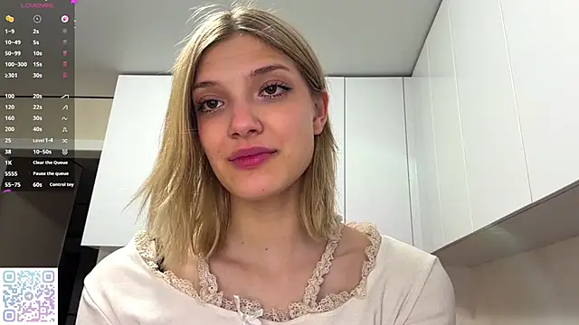 Snapshot of Carolini_i chatting on May 30, 2026, 4:12 pm Carolini i online show from May 30, 2026, 4:12 pm
