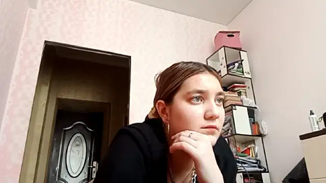 Snapshot of JanineThielman chatting on April 22, 2026, 8:32 am JanineThielman online show from April 22, 2026, 8:32 am